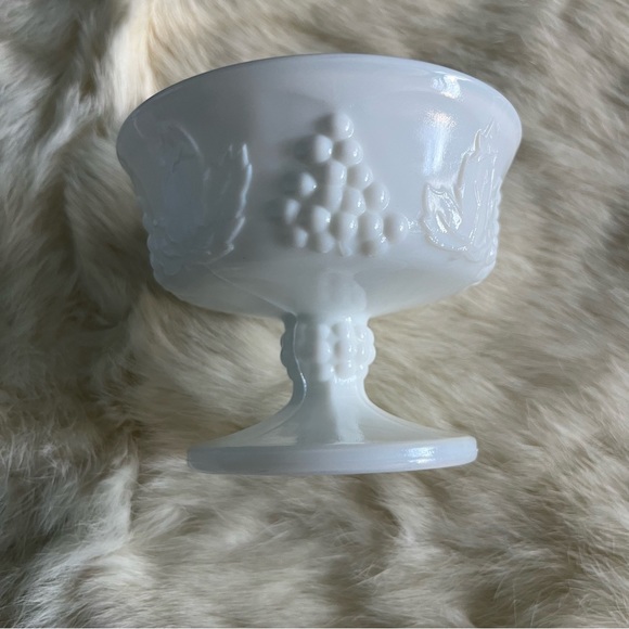 Indiana Glass Harvest Grape Vintage Milk Glass Dessert Bowl - Picture 3 of 7